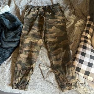 Aéropostale Camo Pants